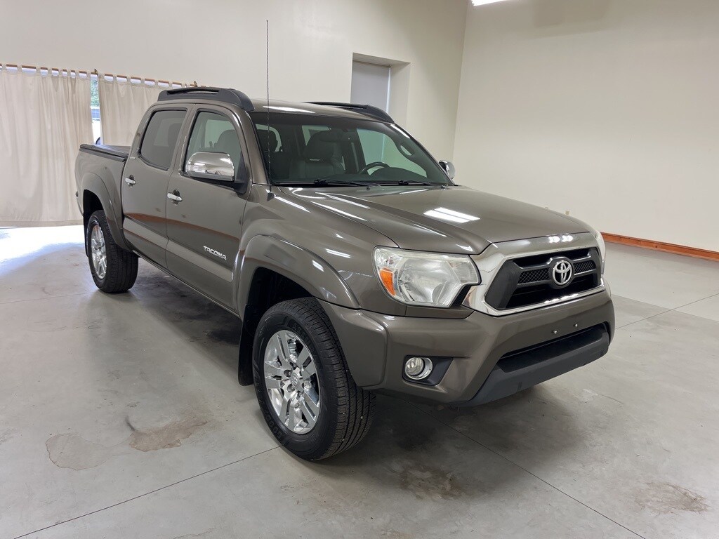 Used 2015 Toyota Tacoma Base with VIN 3TMLU4EN4FM176245 for sale in Nashville, IL