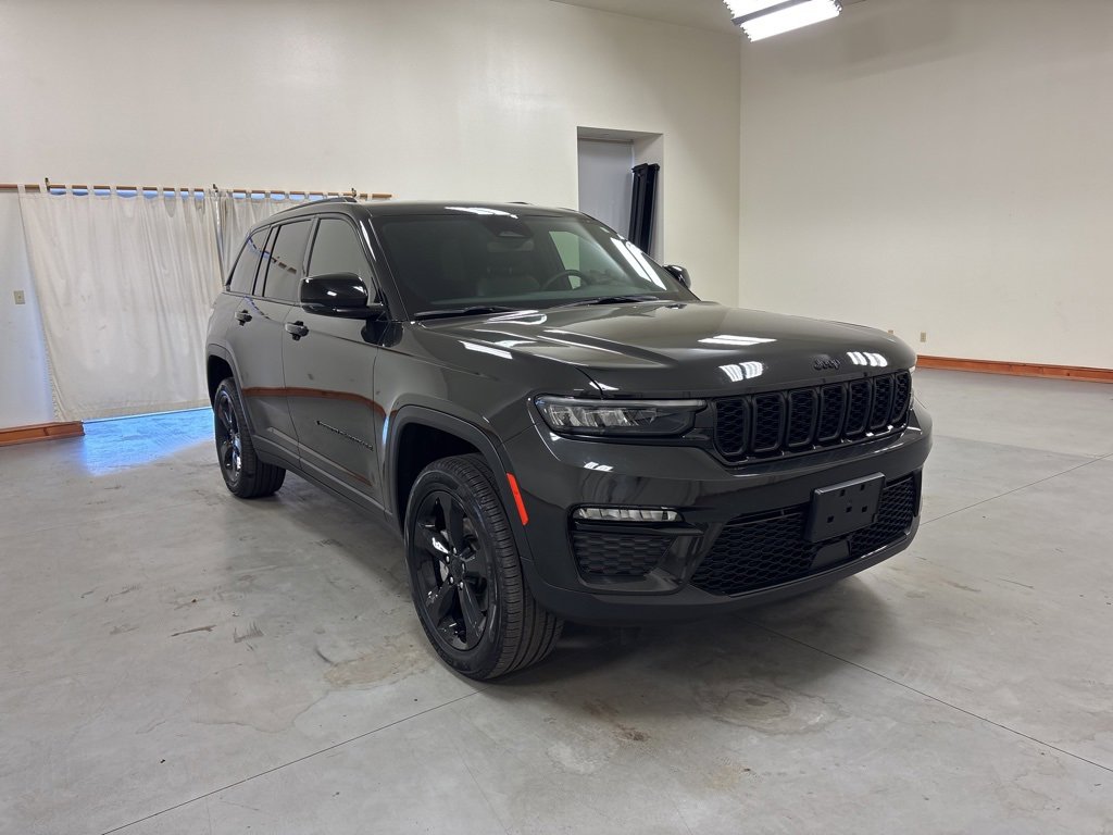 2024 Jeep Grand Cherokee Limited photo 2