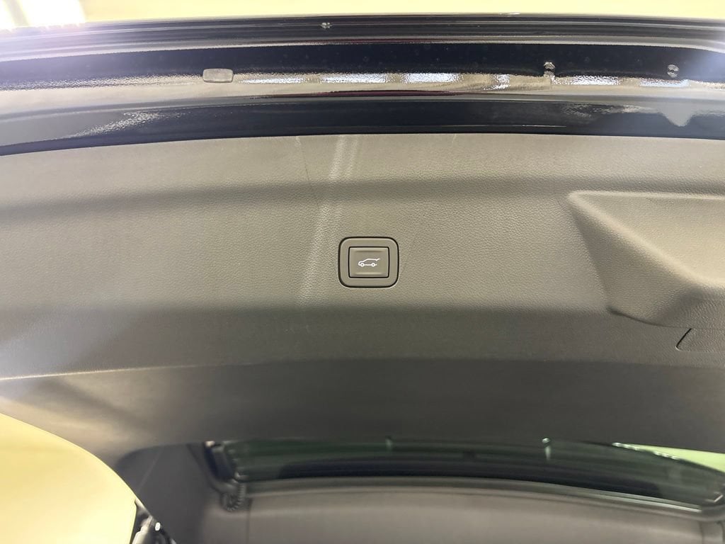 2026 GMC Yukon Denali - Photo 10