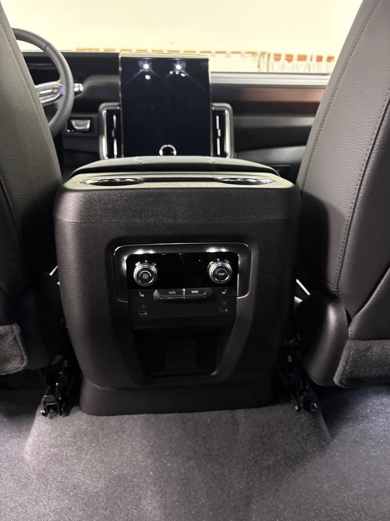 2026 GMC Yukon Denali - Photo 22