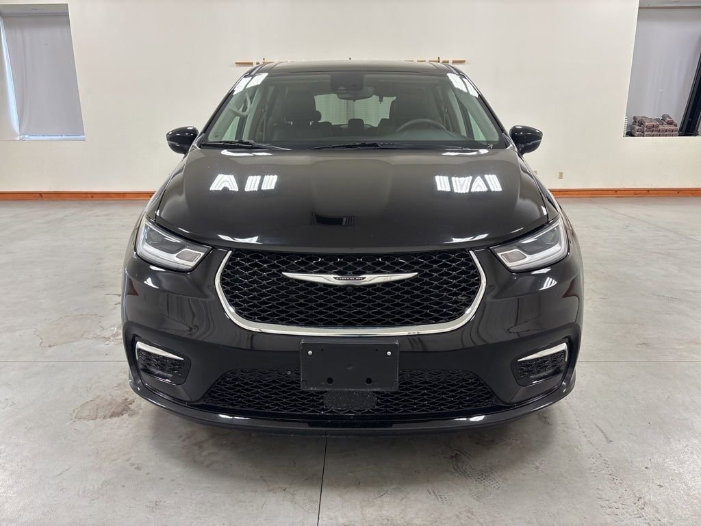 Used 2024 Chrysler Pacifica Touring L