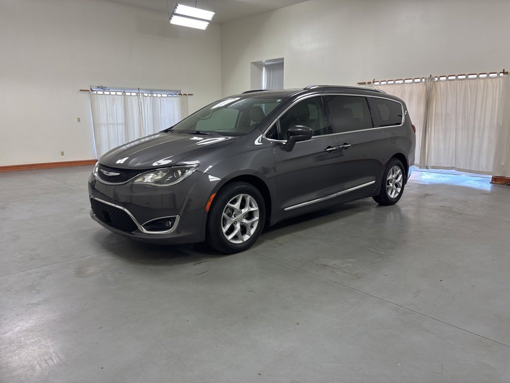 2018 Chrysler Pacifica Touring Plus photo 3