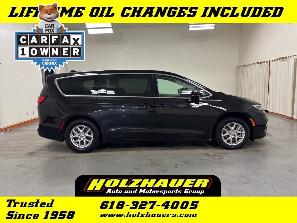 Used 2024 Chrysler Pacifica Touring L