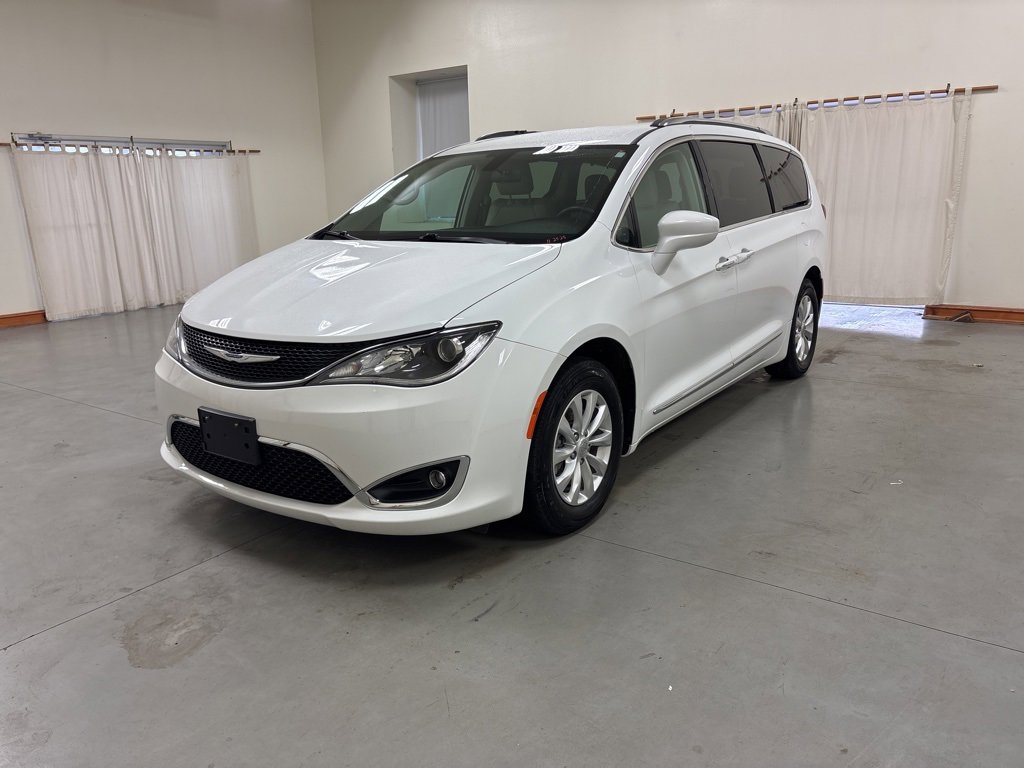2018 Chrysler Pacifica Touring L photo 4