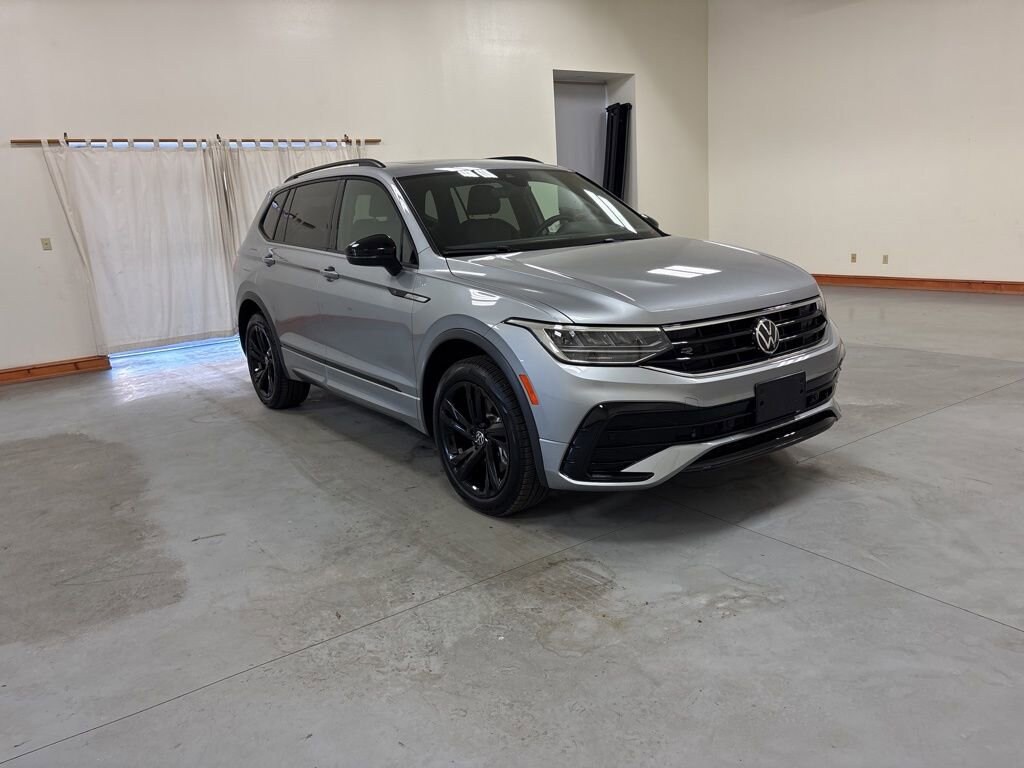 Used 2024 Volkswagen Tiguan SE R-Line Black