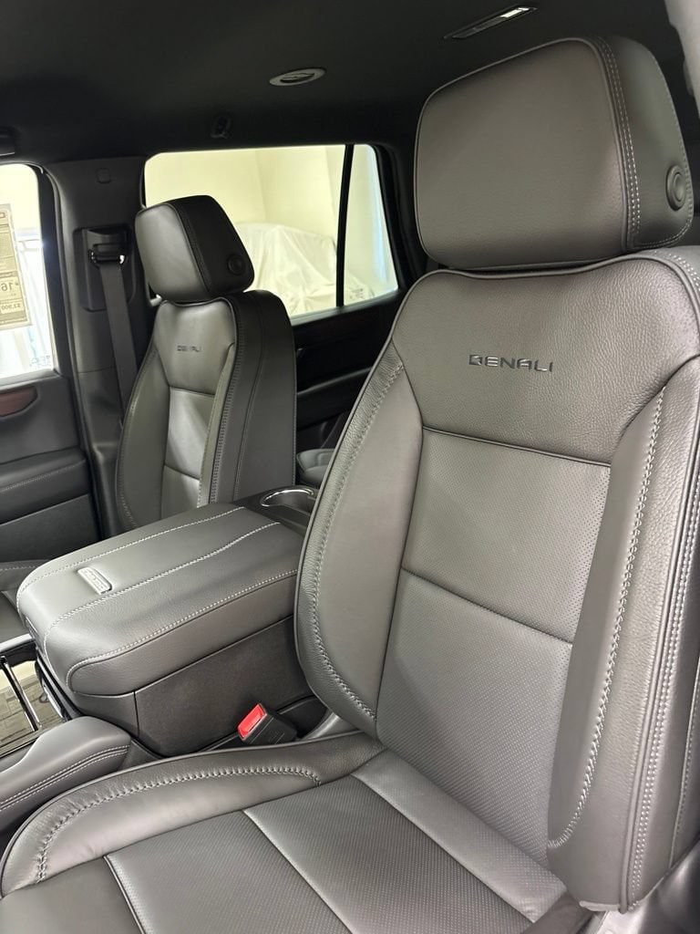 2026 GMC Yukon Denali - Photo 18