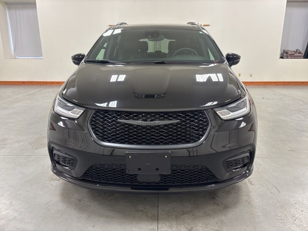 Used 2025 Chrysler Pacifica Limited