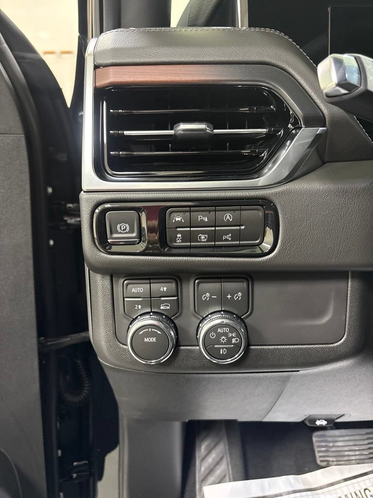 2026 GMC Yukon Denali - Photo 13