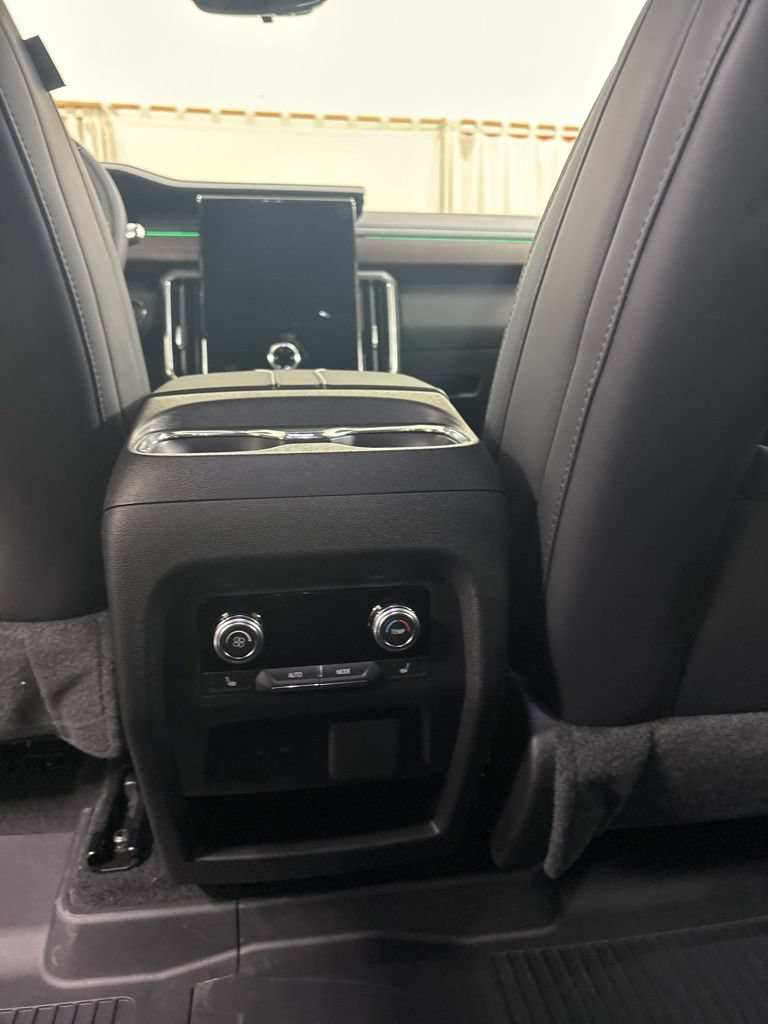2026 GMC Acadia Denali - Photo 18