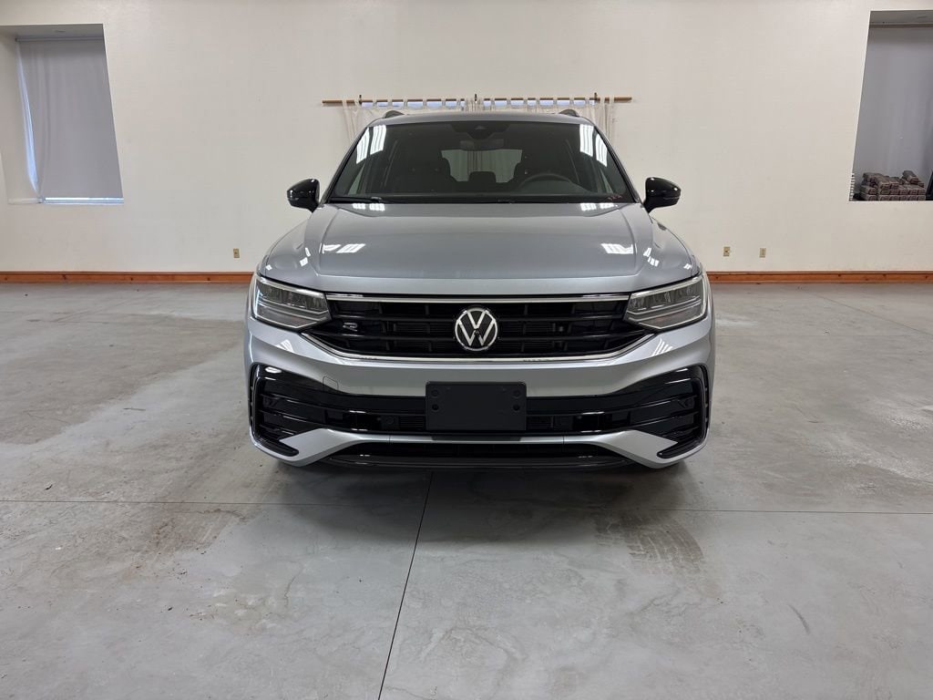 Used 2024 Volkswagen Tiguan SE R-Line Black