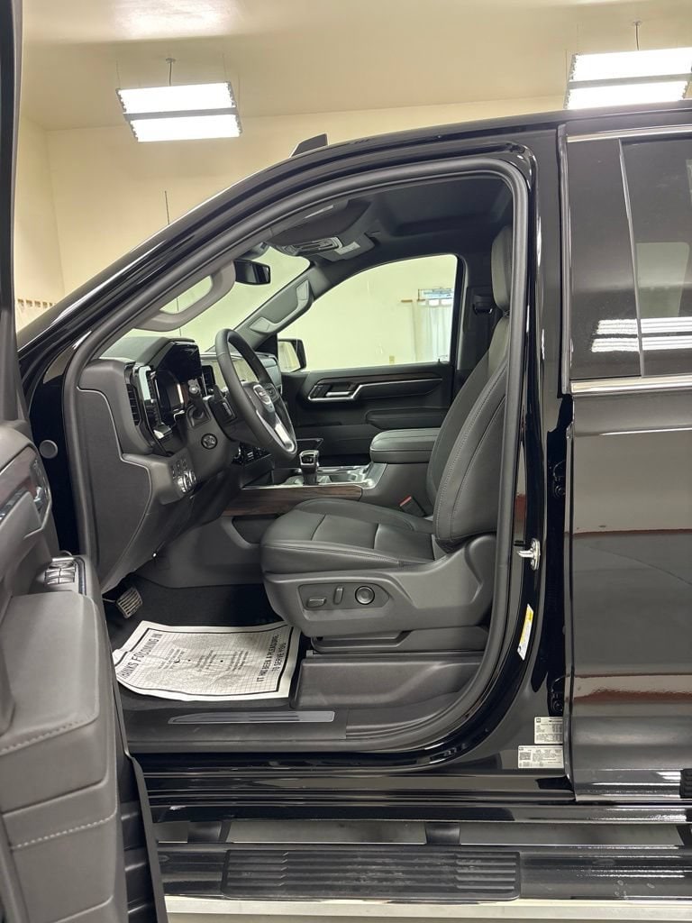 2026 GMC Sierra 1500 SLT - Photo 11