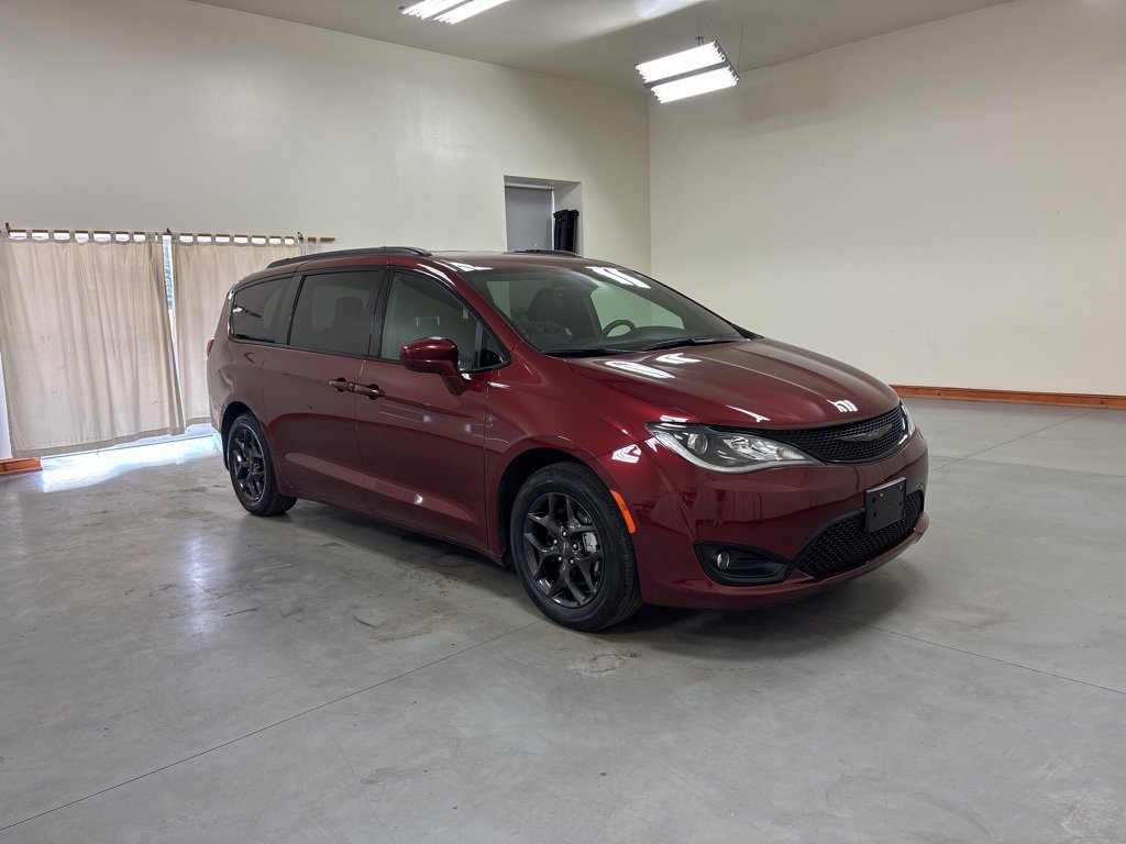 2019 Chrysler Pacifica Touring Plus photo 2