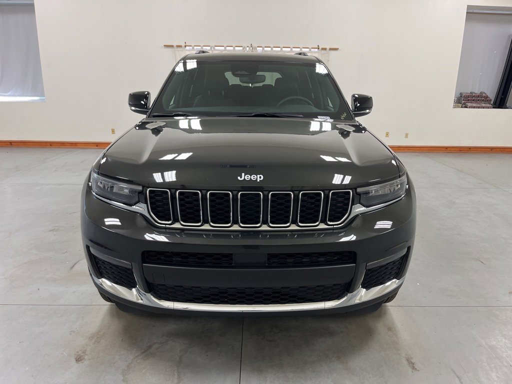 2024 Jeep Grand Cherokee Limited photo 3