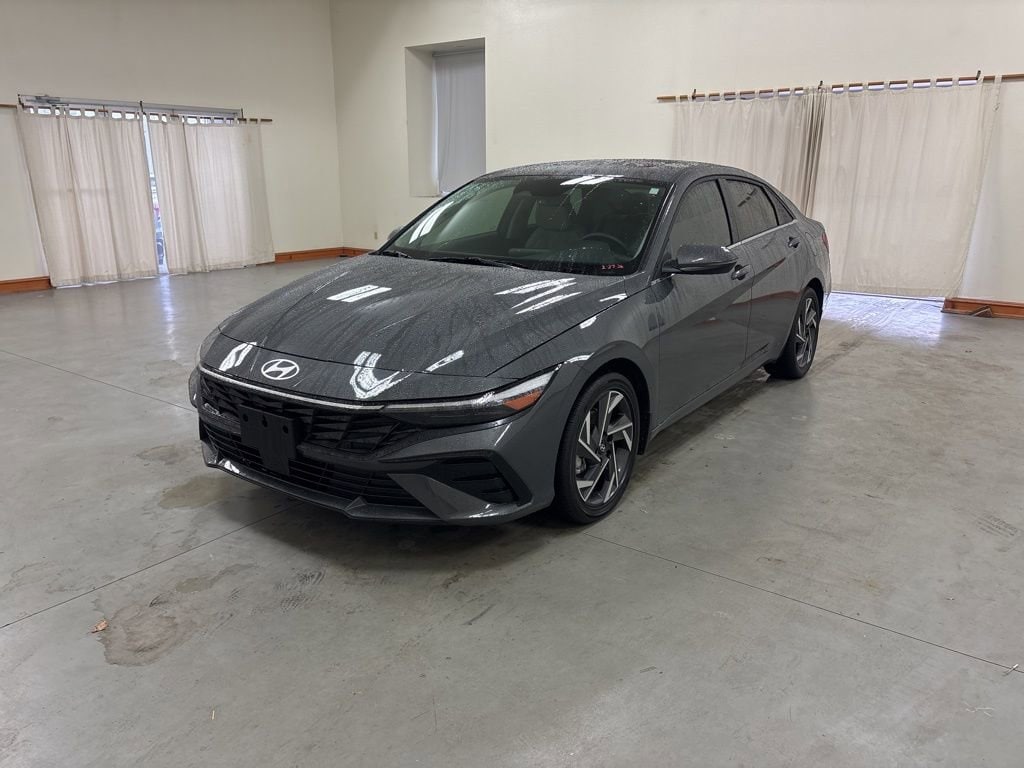 Used 2025 Hyundai Elantra Hybrid Limited
