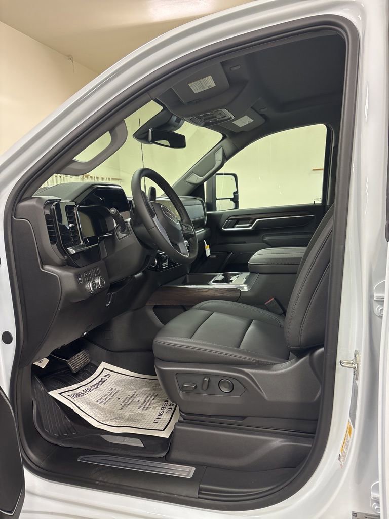 2026 GMC Sierra 2500HD SLT - Photo 9
