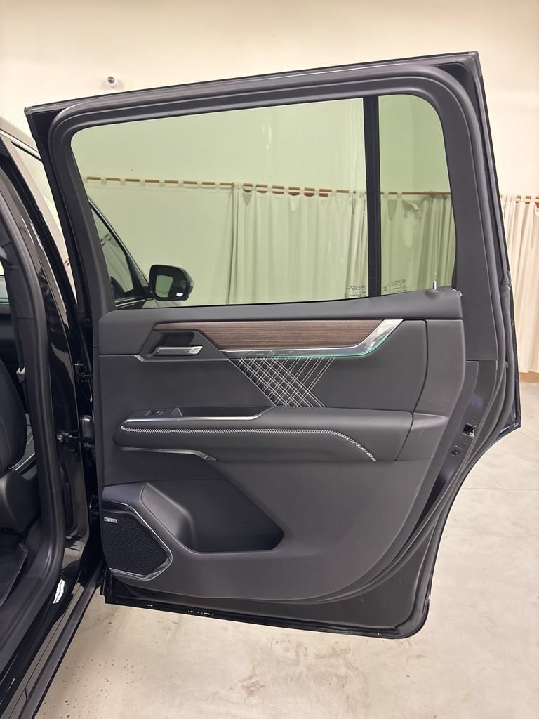 2026 GMC Acadia Denali - Photo 37