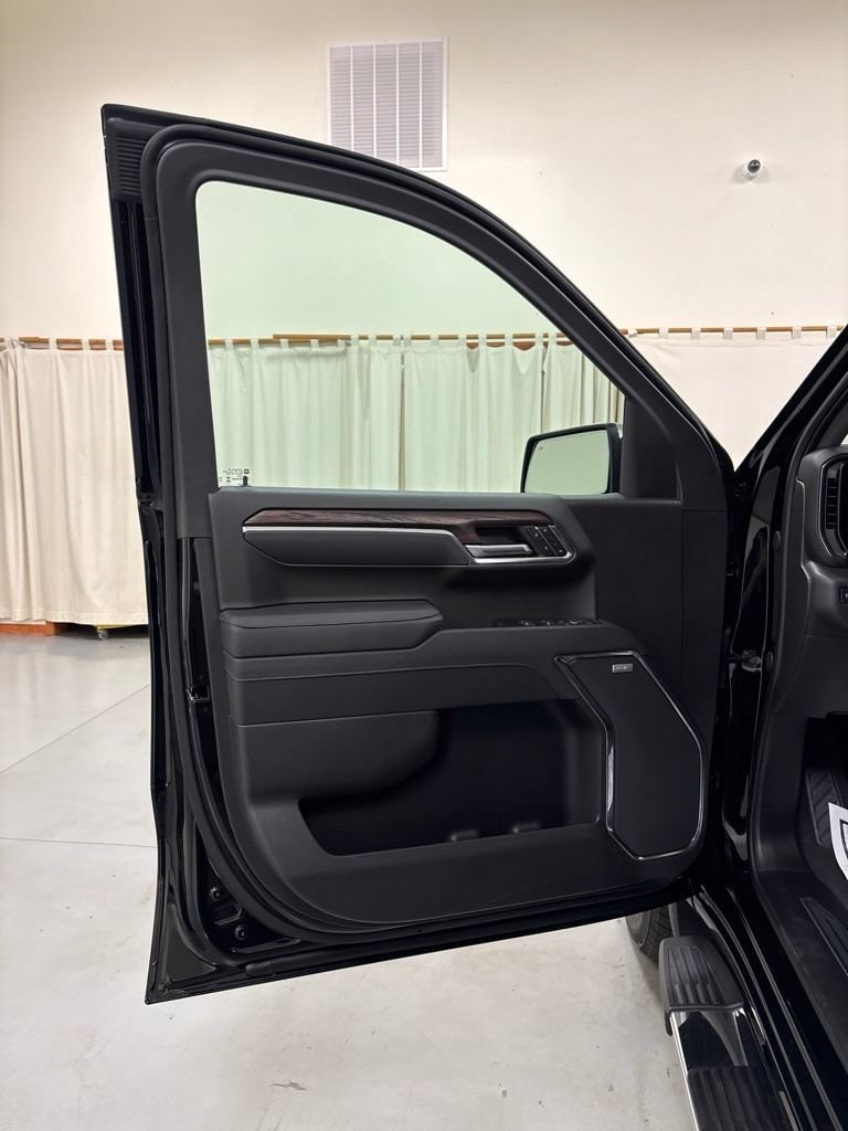 2026 GMC Sierra 1500 SLT - Photo 18