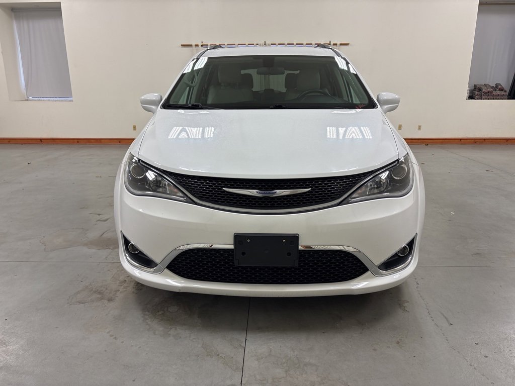 2018 Chrysler Pacifica Touring L photo 3