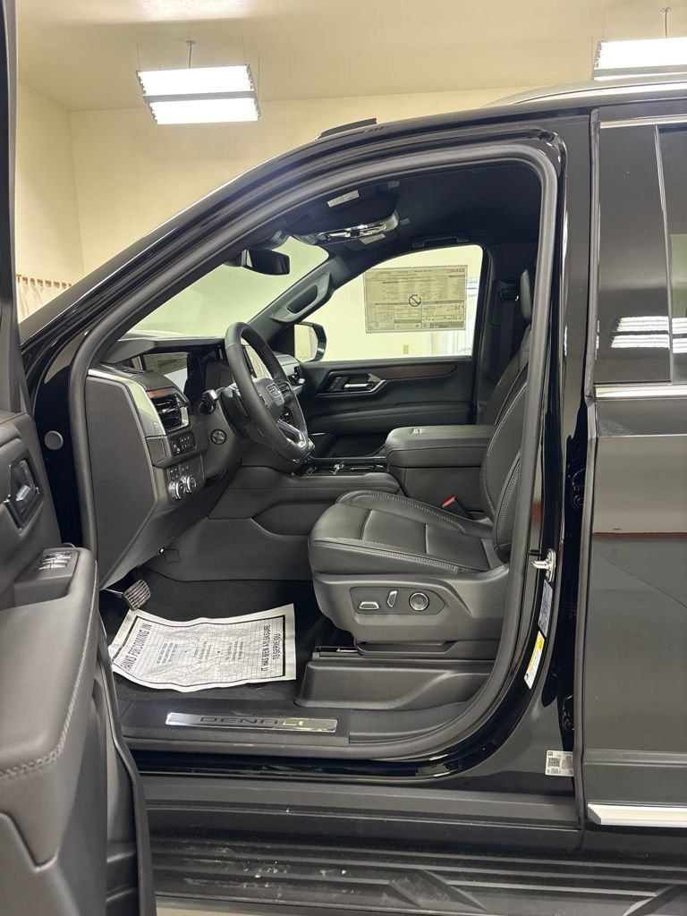 2026 GMC Yukon Denali - Photo 12
