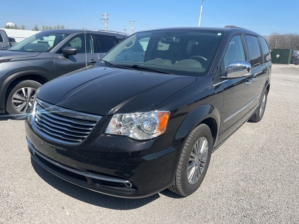 Used 2014 Chrysler Town & Country Touring-L