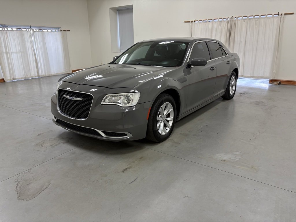 2018 Chrysler 300 Touring photo 4