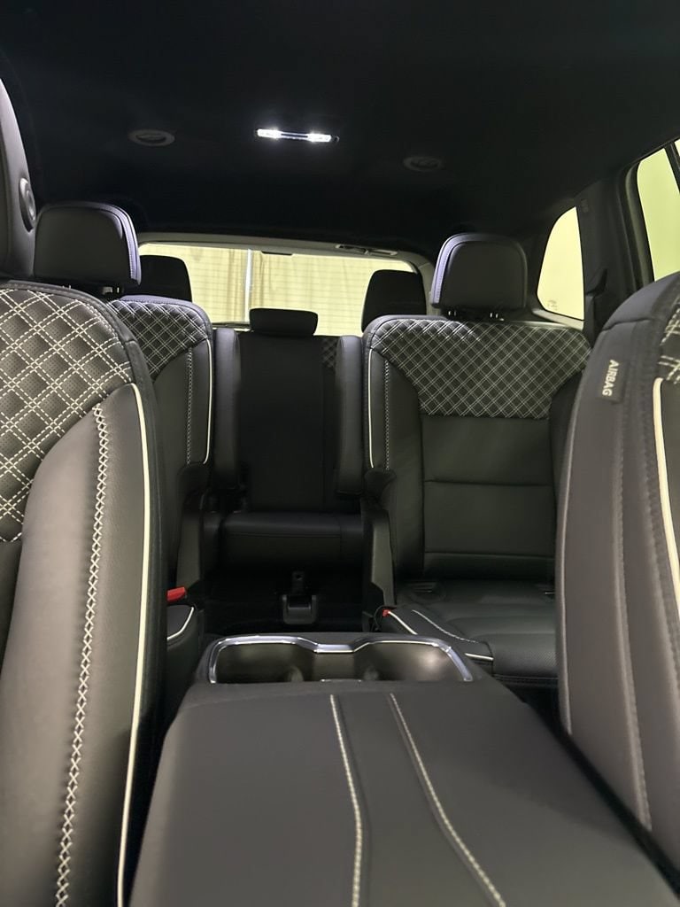 2026 GMC Acadia Denali - Photo 32