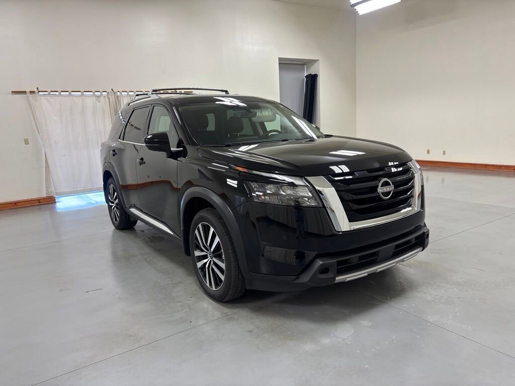 Used 2025 Nissan Pathfinder Platinum
