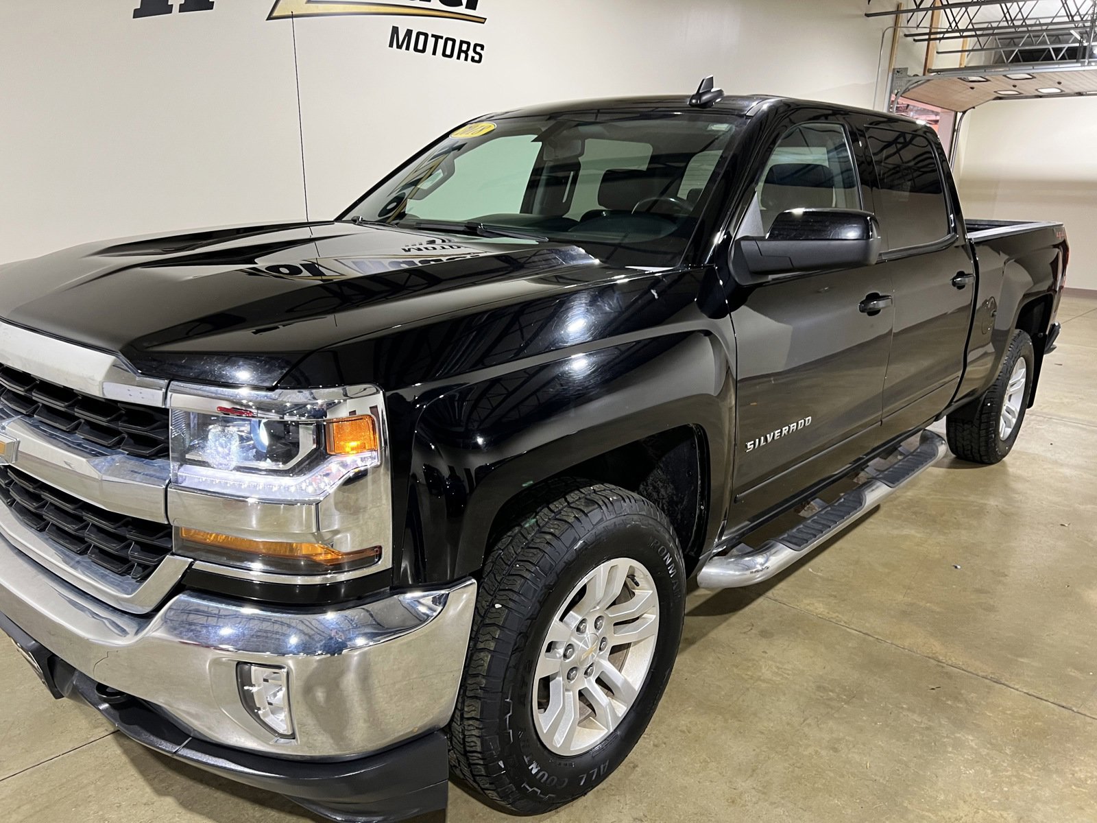 Used 2018 Chevrolet Silverado 1500 LT with VIN 3GCUKREC2JG556844 for sale in Cherokee, IA