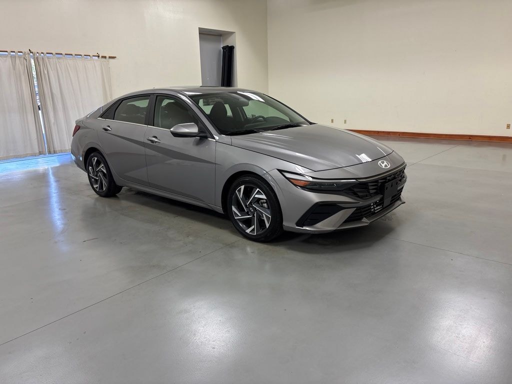 Used 2025 Hyundai Elantra SEL Convenience Sedan