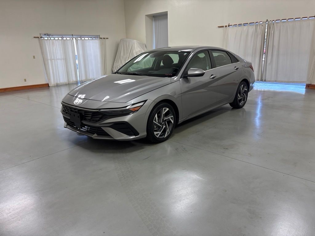 Used 2025 Hyundai Elantra SEL Convenience Sedan