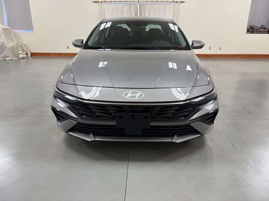 Used 2025 Hyundai Elantra SEL Convenience Sedan