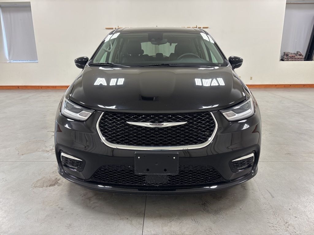 Used 2024 Chrysler Pacifica Touring L Minivan/Van