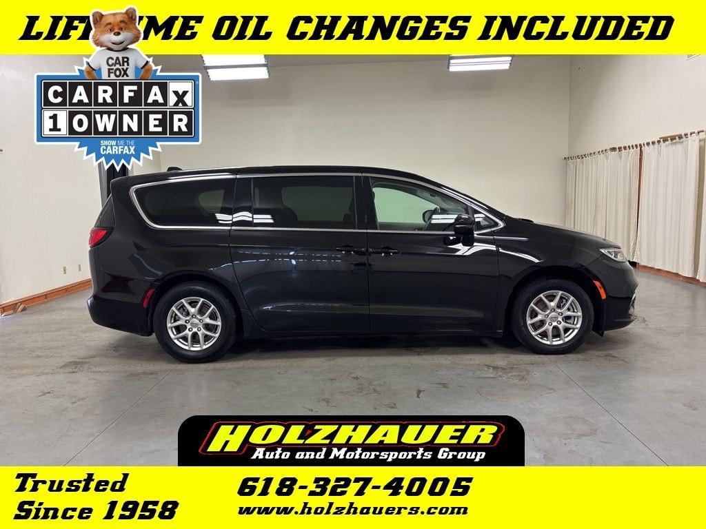 Used 2024 Chrysler Pacifica Touring L Minivan/Van