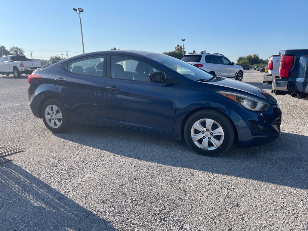 Used 2016 Hyundai Elantra SE Sedan