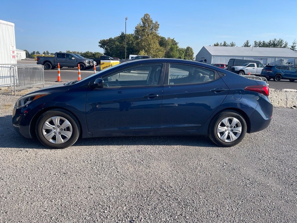 Used 2016 Hyundai Elantra SE Sedan