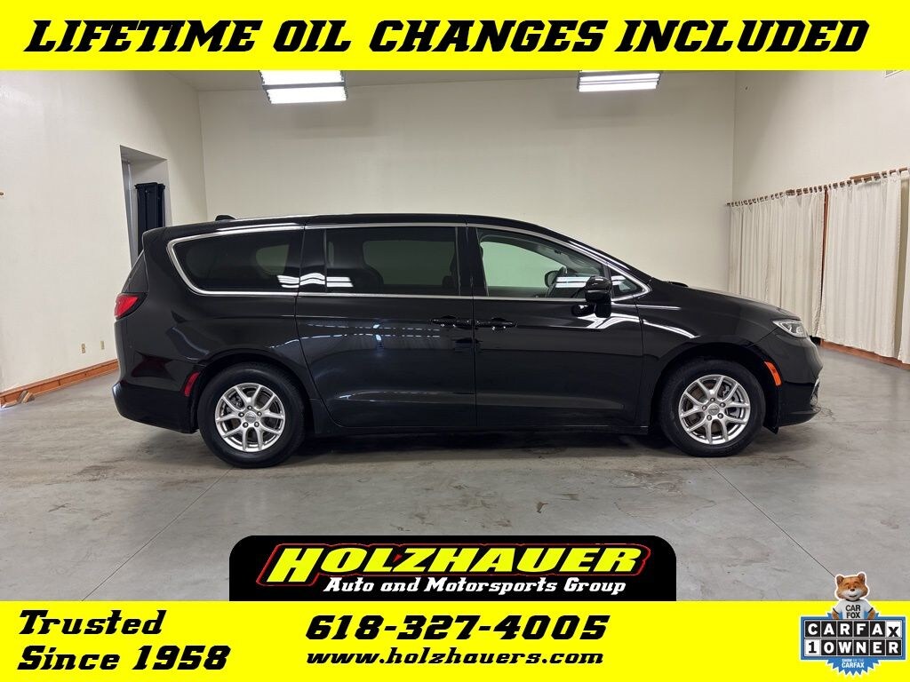 Used 2024 Chrysler Pacifica Touring L Minivan/Van