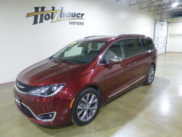 Used 2019 Chrysler Pacifica Limited with VIN 2C4RC1GG5KR589353 for sale in Cherokee, IA