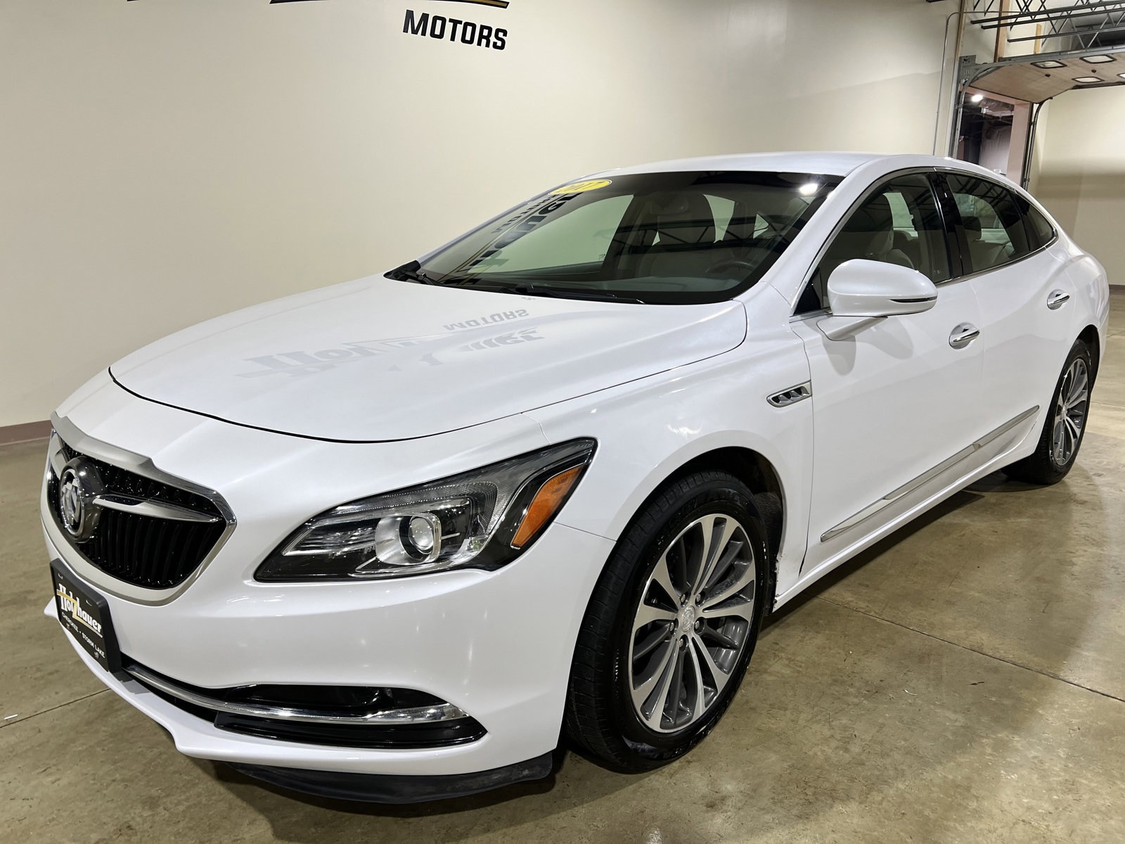 Used 2017 Buick LaCrosse Preferred with VIN 1G4ZN5SS4HU142582 for sale in Cherokee, IA