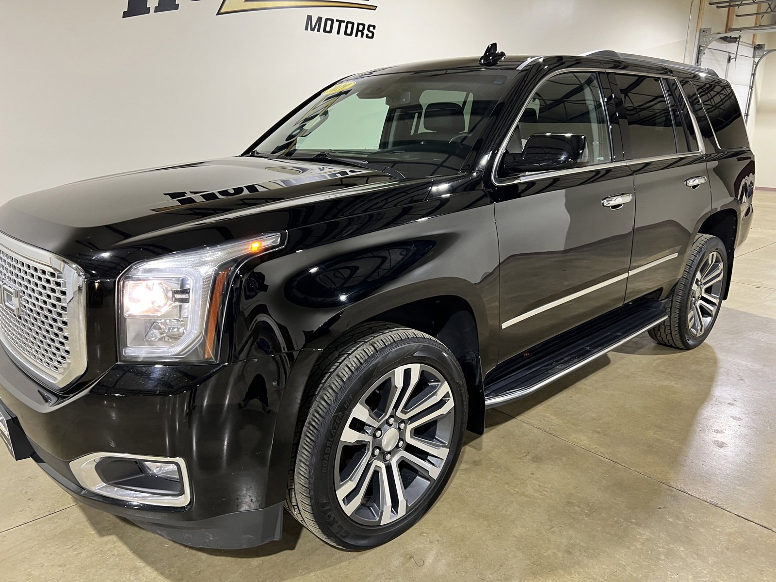 Used 2019 GMC Yukon SLT with VIN 1GKS2BKC3KR179224 for sale in Cherokee, IA