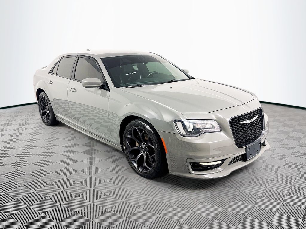 2019 Chrysler 300 S's photo