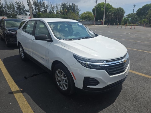 2023 Chevrolet Equinox LS's photo
