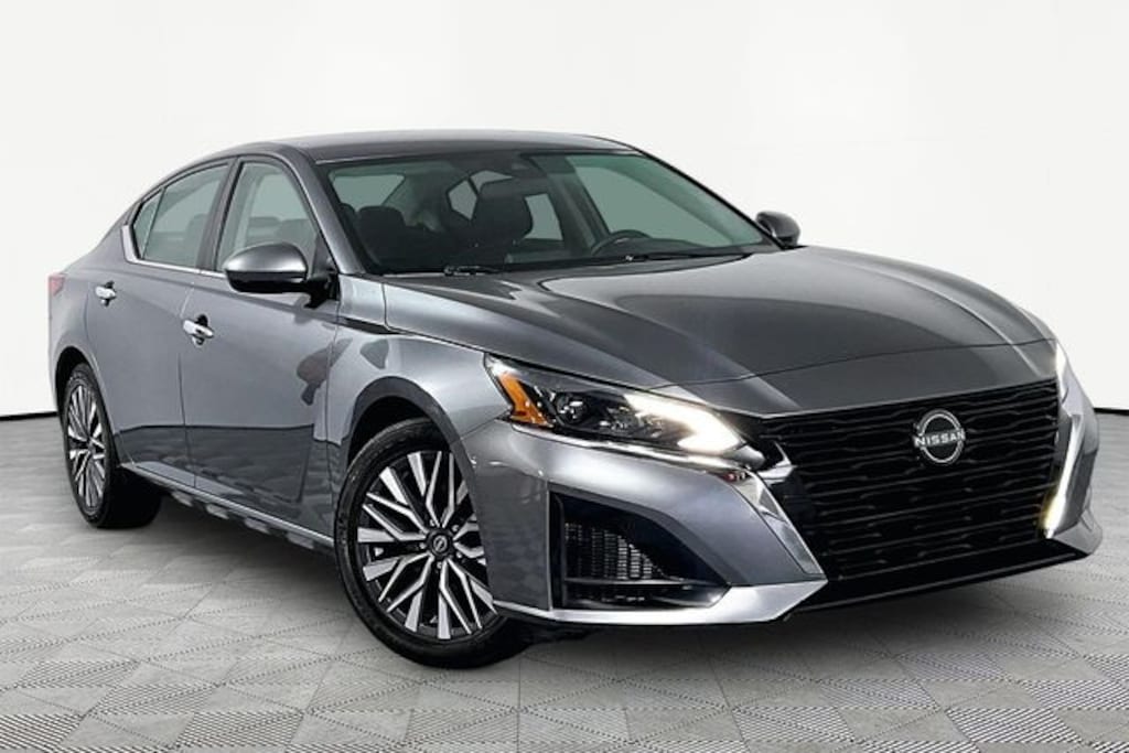 Used 2023 Nissan Altima 2.5 SV Sedan