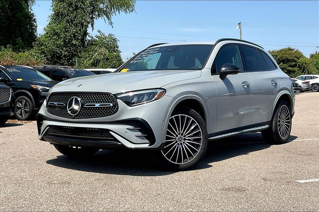 2025 Mercedes Benz GLC 300 4MATIC photo 2