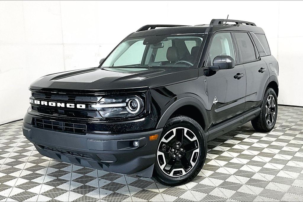 2024 Ford Bronco Sport Outer Banks photo 2