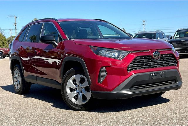 2019 Toyota RAV4 LE's photo