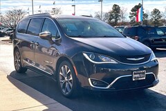 2020 Chrysler Pacifica Limited Van Passenger Van