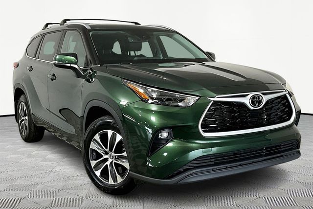2023 Toyota Highlander XLE's photo