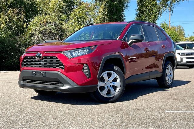 2019 Toyota RAV4 LE photo 2