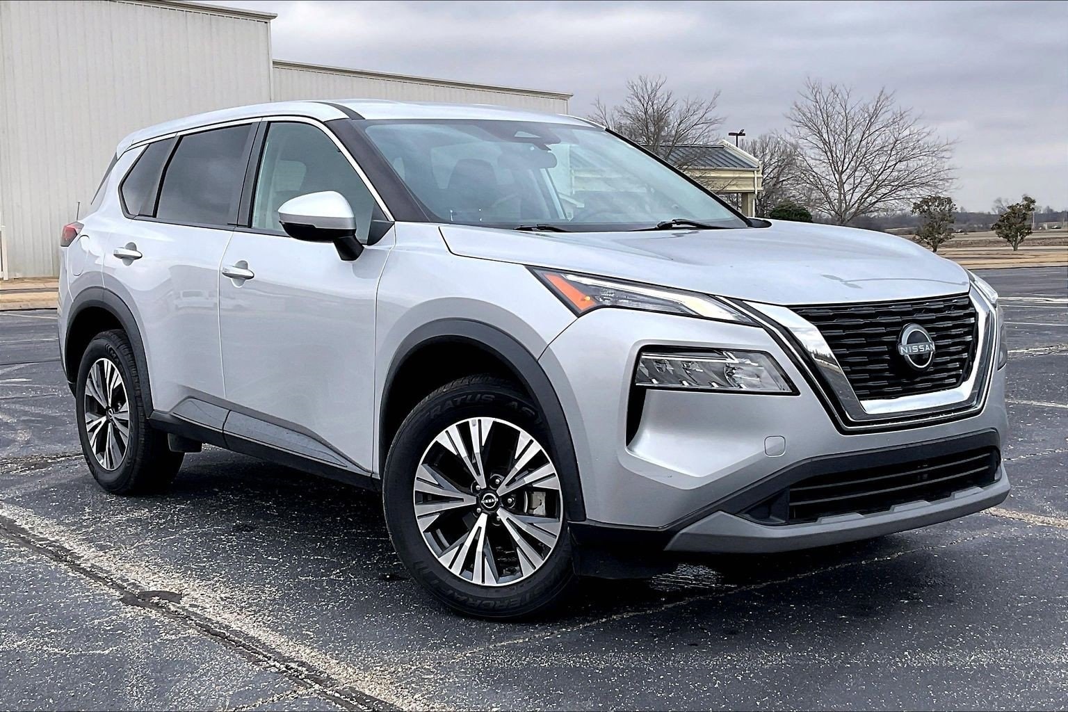 2022 Nissan Rogue SV's photo