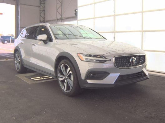 2025 Volvo V60 Cross Country B5 Plus AWD's photo